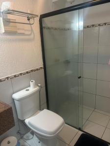 Et badeværelse på Apartamento-flat no Porto das Dunas