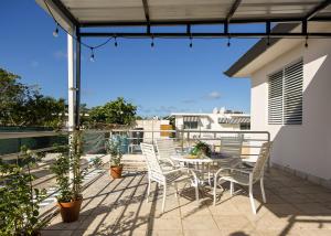 a patio with a table and chairs on a balcony at Ocean Park 3BDR 2b Hot tub-Terrace Riviera Villa in San Juan
