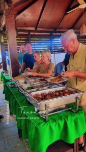 Khách lưu trú tại Goldenwesthotelcasino