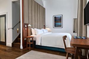 Postel nebo postele na pokoji v ubytování The Edinburgh Grand, a Luxury Collection Hotel, Edinburgh + 129 fotografií