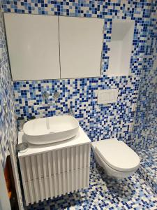 Koupelna v ubytování BlancBleu Saint Jean Loft + 7 fotografií