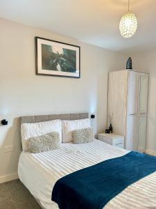 Кровать или кровати в номере 2 Bedroom Apartment with City View