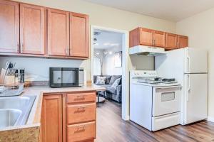 Køkken eller tekøkken på Walkable Haven 1 Mi to Dtwn Phoenix and Chase Field!