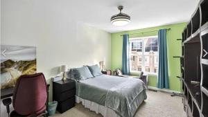 Postel nebo postele na pokoji v ubytování Utopia Rooms