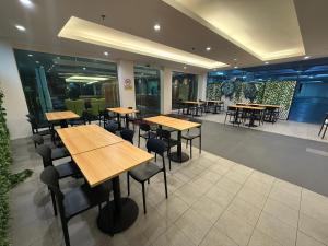 En restaurant eller et andet spisested på IRONMAN HomeStay