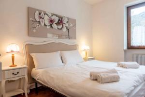Ένα ή περισσότερα κρεβάτια σε δωμάτιο στο Apartments in Pieve di Ledro - Ledrosee 22645