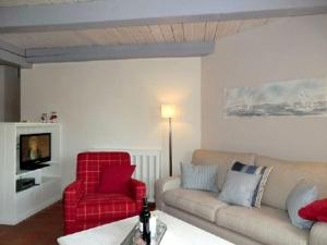 Et opholdsområde på Holiday home in Borgsum with swimming pool