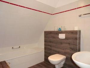 Et badeværelse på Holiday home in Borgsum with swimming pool + 16 billeder