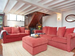 Posezení v ubytování Chapel Cottage