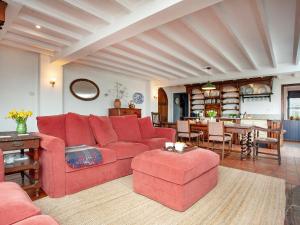 Posezení v ubytování Chapel Cottage