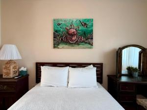 Ένα ή περισσότερα κρεβάτια σε δωμάτιο στο Villa De Palma -Oceanfront community w generator