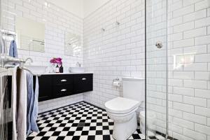 Phòng tắm tại Roseberne Cottage +2 ảnh