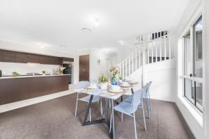 Ảnh trong thư viện ảnh của Peaceful Schofields 5BR Near Station Garage ở Schofields