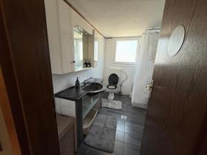 Køkken eller tekøkken på Cozy Family House with Yard