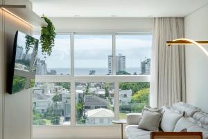 Et tv og/eller underholdning på Riviera Vista Mar 2 Qt e Piscina by Achei Camboriú