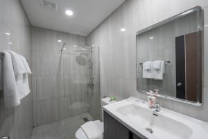 Et badeværelse på Aslan Boutique Apartments