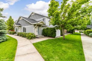 Zahrada ubytování Relax in Post Falls with No Noise Pollution