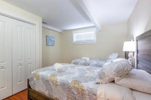 Postel nebo postele na pokoji v ubytování Marbella Lane - 2BR LwrLvl DTWN SJ Ldry