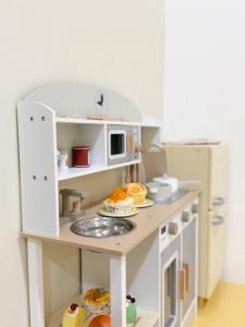 Kuchyň nebo kuchyňský kout v ubytování KB Penang Guest House-10pax Signature Cozy Kids Bertam Avenue