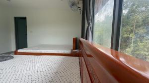 a train room with a bed and a window at Thiên Vy Homestay in Phu Quoc +6 photos