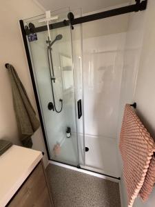 Ένα μπάνιο στο Cabin-on-Swayne +25 φωτογραφίες