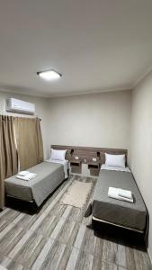 Zimmer mit 2 Betten in einem Zimmer in der Unterkunft Aroma a Vi d Fiambalá in Fiambala