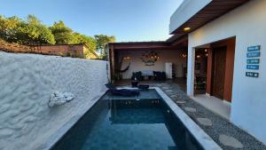 a swimming pool in front of a house at Casa de Praia com Piscina em Maceió - Ipioca - Sauaçuhy in Maceió