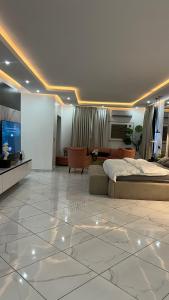 Et tv og/eller underholdning på Goosebumps Luxury Homes & Apt