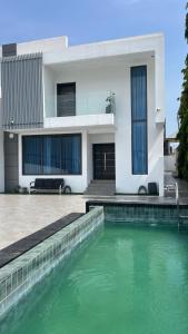 Swimmingpoolen hos eller tæt på Goosebumps Luxury Homes & Apt