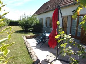 En have udenfor Fermette rénovée, animaux acceptés, internet, Montluçon proche - FR-1-489-83 + 9 billeder