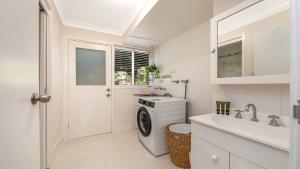 Et badeværelse på Beach Point - Wifi, Pet Friendly & Airconditioned