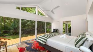 En eller flere senge i et værelse på Paradise - Pearl - Modern With Wifi