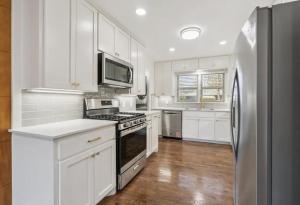 Η κουζίνα ή μικρή κουζίνα στο Windsor Way Retreat by StayLage