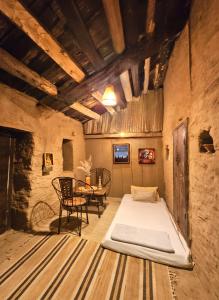 TV a/nebo společenská místnost v ubytování Chaukhamba Cradle