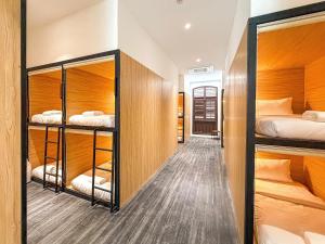 Giường trong phòng chung tại Love Linn