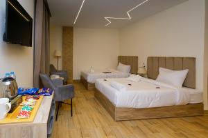 Postel nebo postele na pokoji v ubytování Mazaya Pyramids view inn