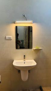 Koupelna v ubytování Iskcon Govardhan Retreat Center