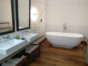 A bathroom at Fort Bazaar