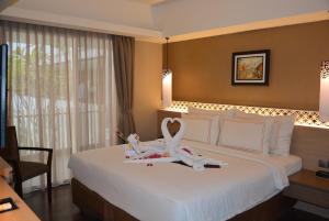 Ein Bett oder Betten in einem Zimmer der Unterkunft Ramada by Wyndham Bali Sunset Road Kuta