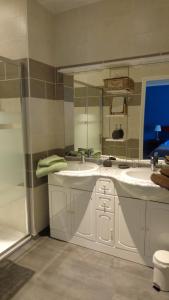 Ένα μπάνιο στο Au clos des colombages