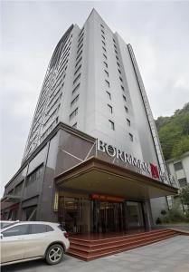 a white car parked in front of a building at Borrman Hotel Liuzhou Ma'anshan Park Gubu Shopping Mall in Liuzhou
