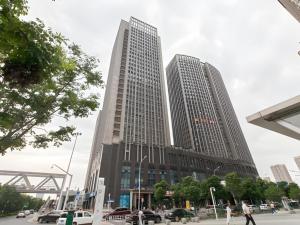 a tall building with cars parked in front of it at City Comfort Inn Wuhan Wangjiawan Longyangcun Metro Station in Wuhan