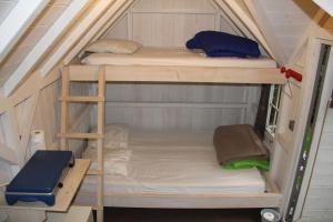 Двуетажно легло или двуетажни легла в стая в Camping Ile de Boulancourt