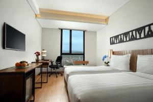 Ένα ή περισσότερα κρεβάτια σε δωμάτιο στο BATIQA Hotel Lampung