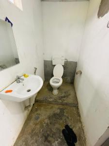 Et badeværelse på Kumal Village Resort Golaghat