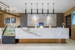 Lobbyen eller receptionen på Jinjiang Inn Select Heze Wanxiang Plaza Guiling Road