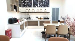 Kuchyň nebo kuchyňský kout v ubytování City Comfort Inn Lhasa Gongga County Gongga Airport + 43 fotografií