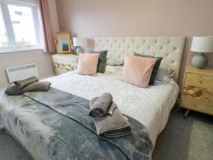 Postel nebo postele na pokoji v ubytování 11 Parc Delfryn