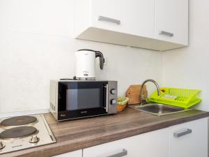 a microwave oven sitting on top of a kitchen counter at Selak Apartments in Grabovac