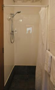 Et badeværelse på Forest Trail Lodge + 12 billeder